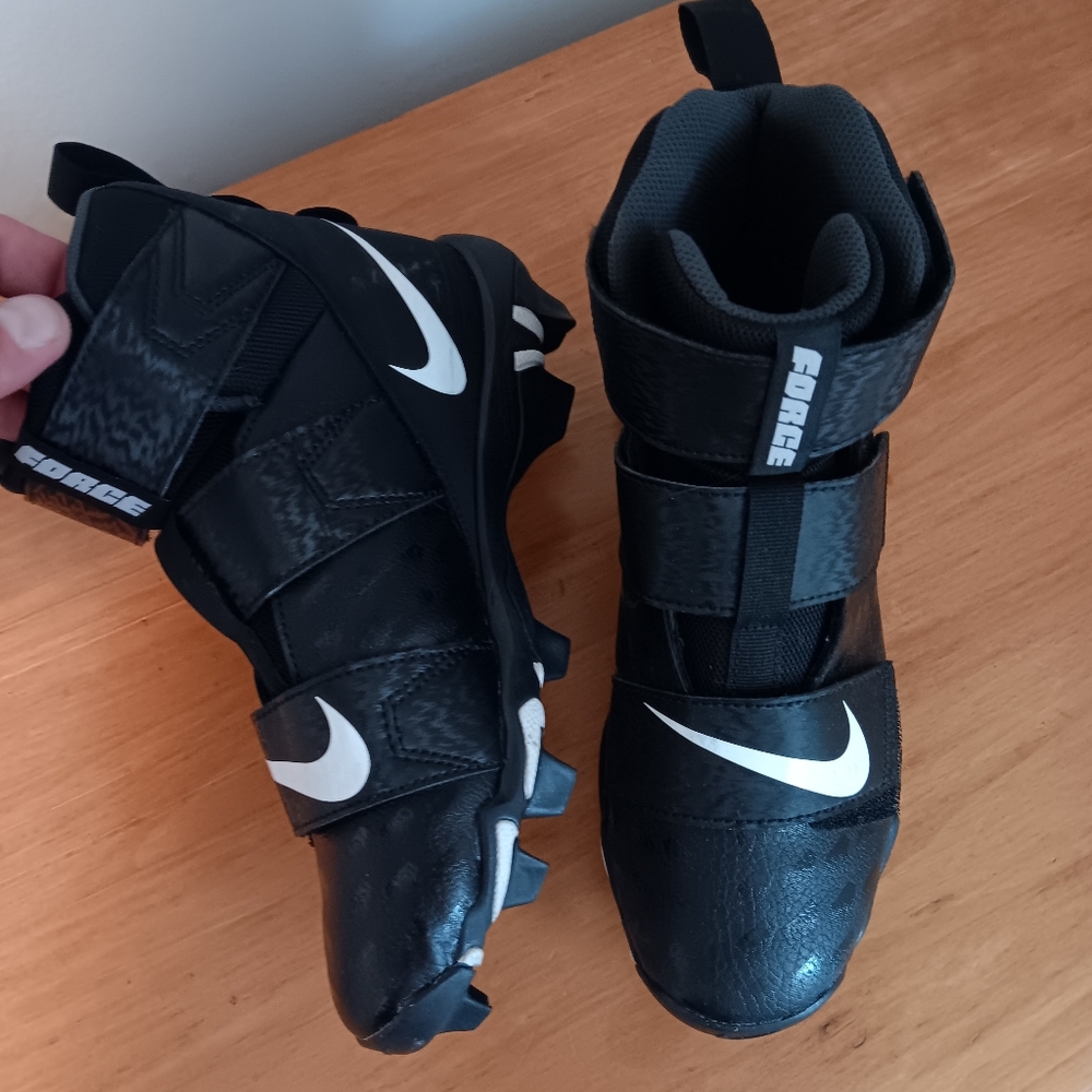 New youth Nike fast flex cleats